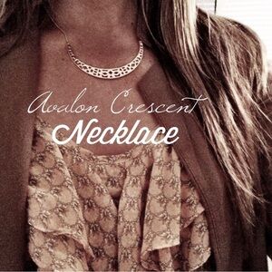 Stella & Dot GOLD Avalon Crescent Necklace